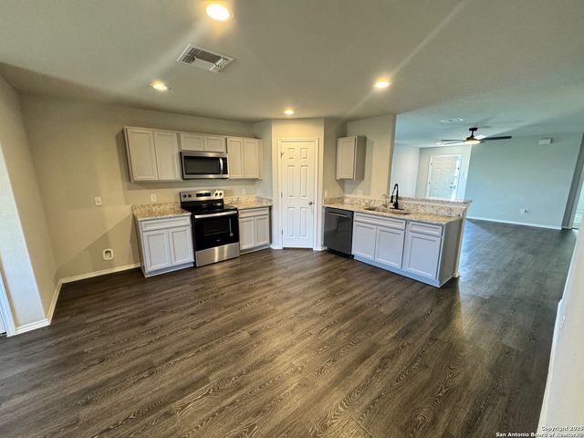 7618 CAPSTONE RDG, San Antonio, TX 78244