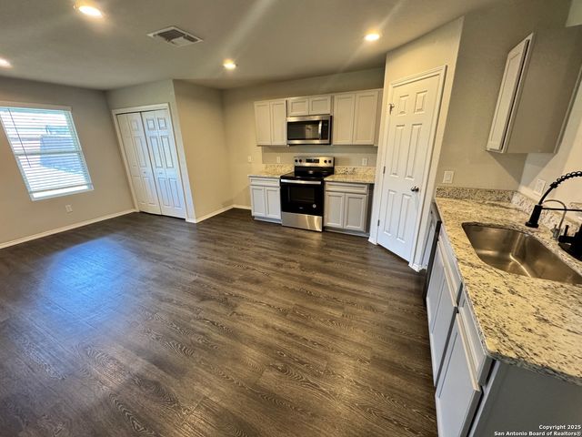 7618 CAPSTONE RDG, San Antonio, TX 78244
