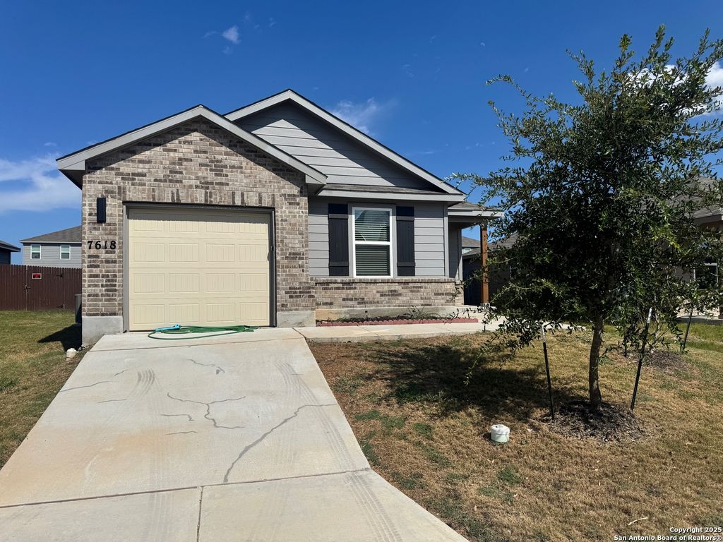 7618 CAPSTONE RDG, San Antonio, TX 78244