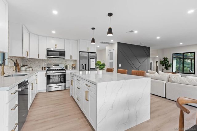 634 Silverbrook Dr, El Cajon, CA 92019