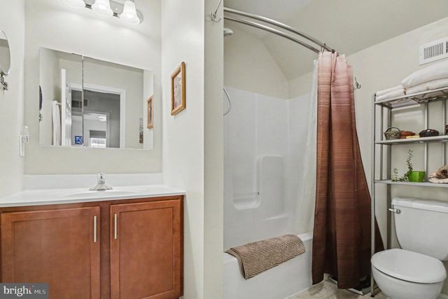 121 N YEINGST DR, Elverson, PA 19520