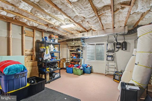 121 N YEINGST DR, Elverson, PA 19520