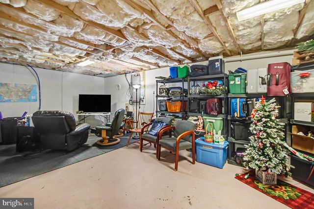 121 N YEINGST DR, Elverson, PA 19520