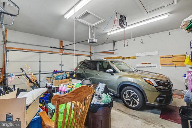 121 N YEINGST DR, Elverson, PA 19520