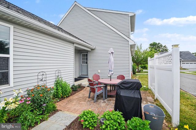 121 N YEINGST DR, Elverson, PA 19520
