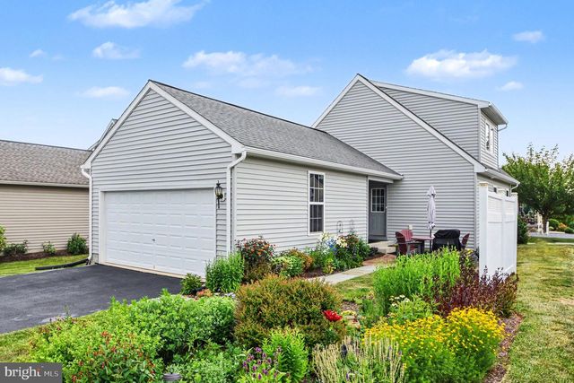 121 N YEINGST DR, Elverson, PA 19520
