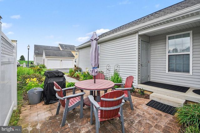 121 N YEINGST DR, Elverson, PA 19520