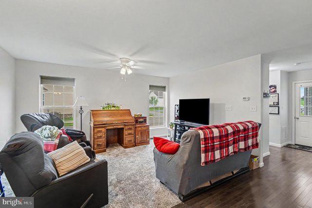 121 N YEINGST DR, Elverson, PA 19520