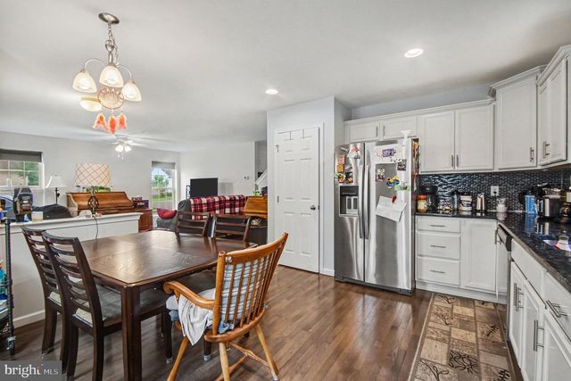 121 N YEINGST DR, Elverson, PA 19520