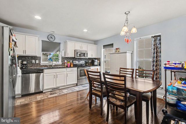 121 N YEINGST DR, Elverson, PA 19520