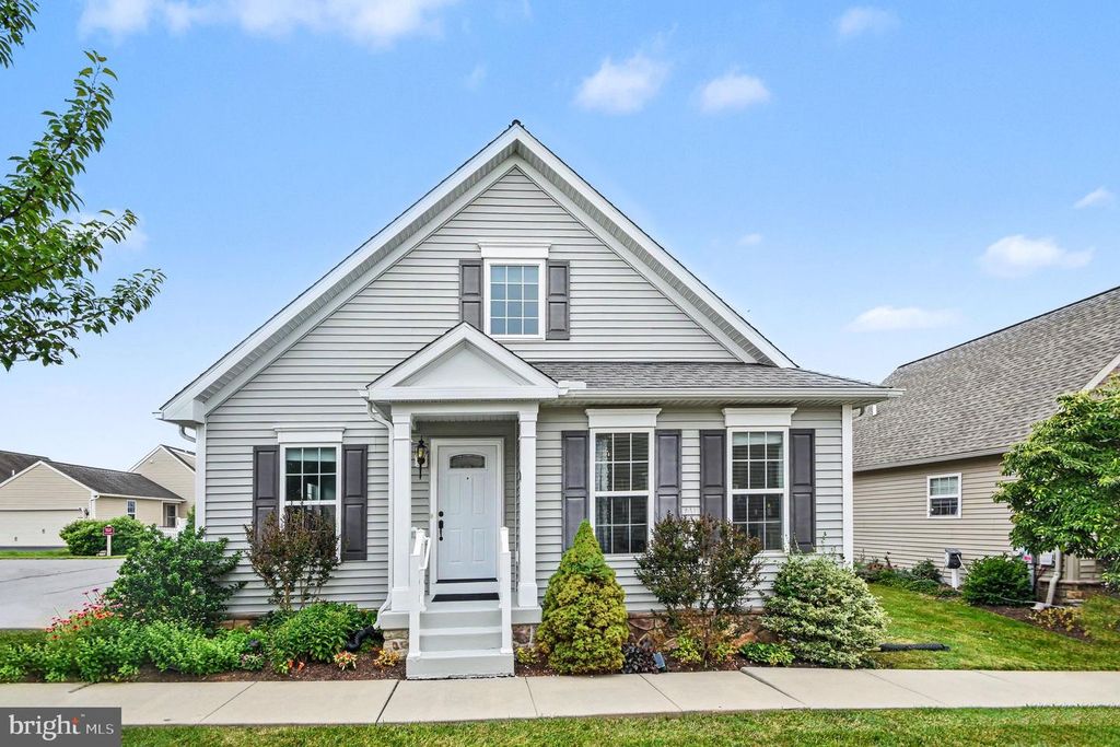 121 N YEINGST DR, Elverson, PA 19520
