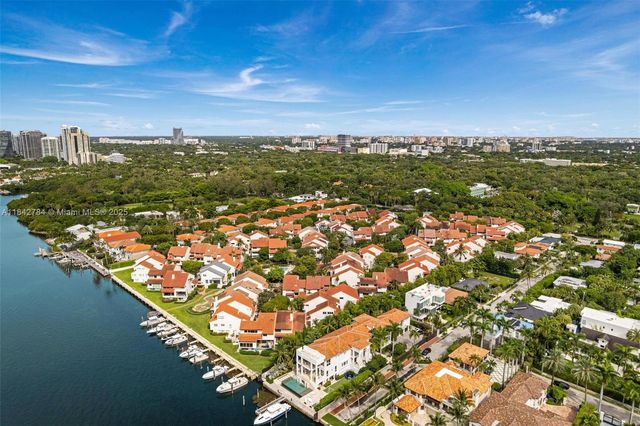 2000 S Bayshore Dr 69, Miami, FL 33133