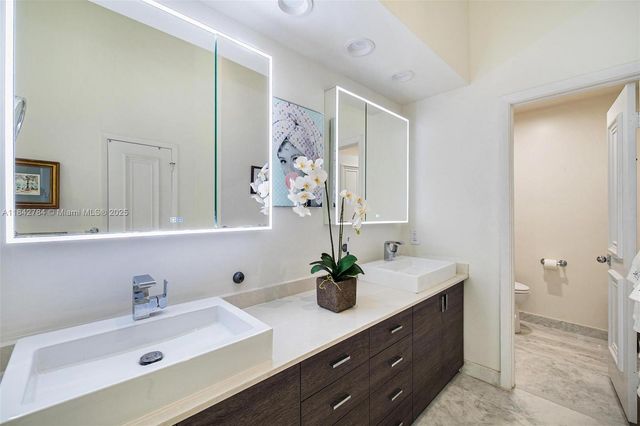 2000 S Bayshore Dr 69, Miami, FL 33133