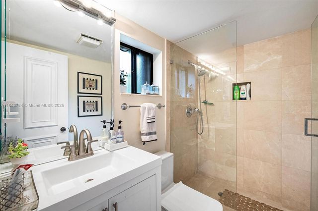 2000 S Bayshore Dr 69, Miami, FL 33133