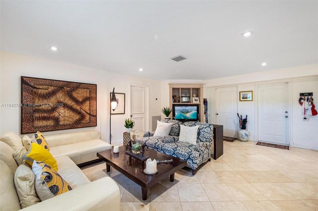 2000 S Bayshore Dr 69, Miami, FL 33133