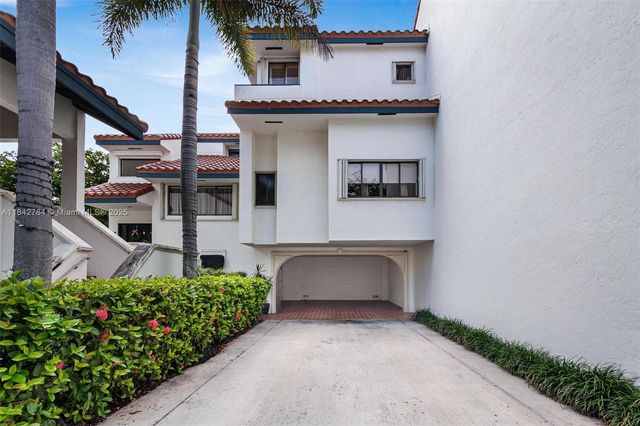 2000 S Bayshore Dr 69, Miami, FL 33133