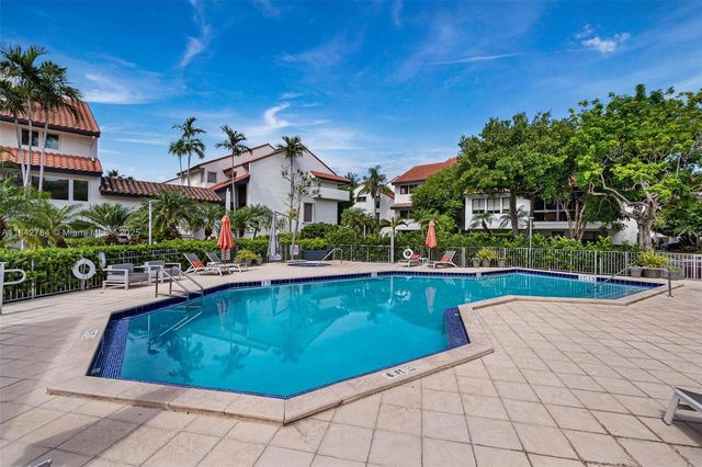 2000 S Bayshore Dr 69, Miami, FL 33133