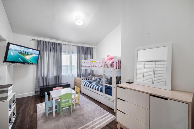 2000 S Bayshore Dr 69, Miami, FL 33133