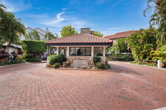 2000 S Bayshore Dr 69, Miami, FL 33133