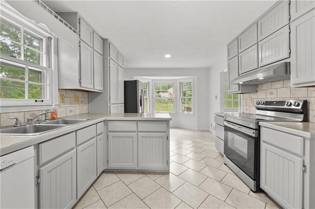 225 Hauteur Garden, Lilburn, GA 30047
