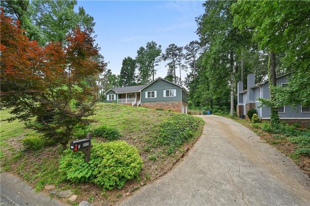 225 Hauteur Garden, Lilburn, GA 30047