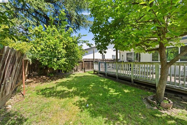 3025 Monticello Dr, Stockton, CA 95209