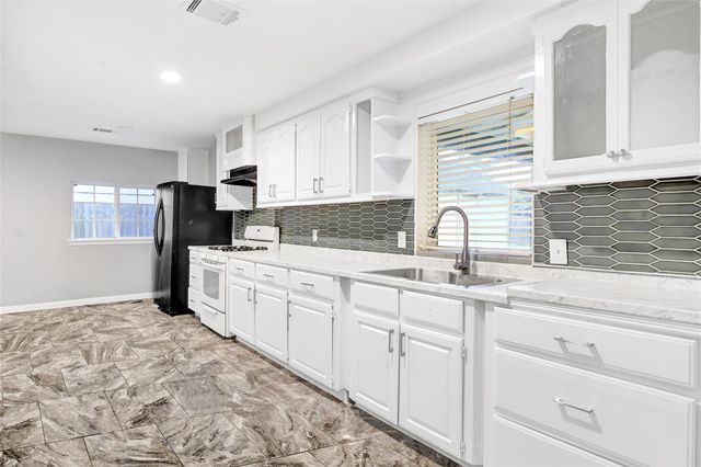 919 Corydon Drive, Houston, TX 77336