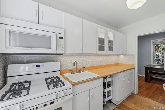 2 Fieldstone Drive 19, Hartsdale, NY 10530