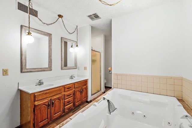 21 Beaver Creek Rd, Goddard, KS 67052