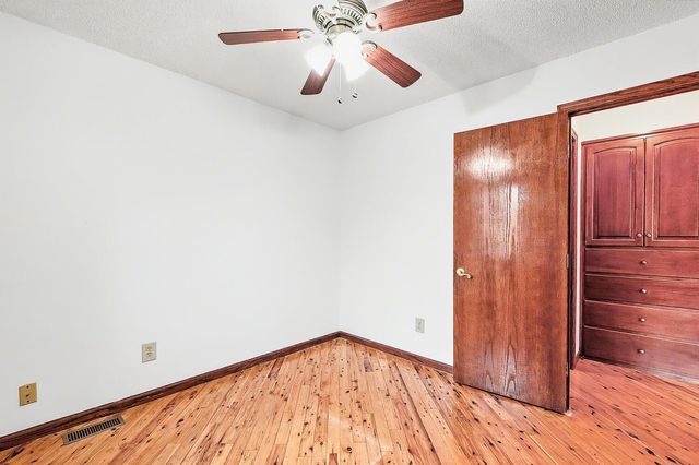 21 Beaver Creek Rd, Goddard, KS 67052