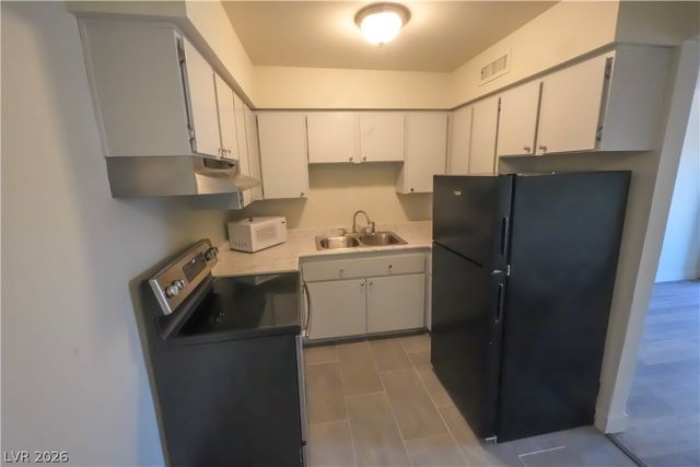 585 South Royal Crest Circle 9, Las Vegas, NV 89169