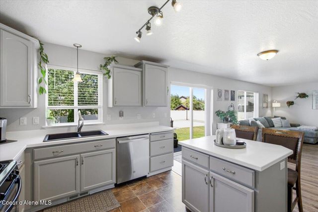 1879 E Warbler LN, Post Falls, ID 83854
