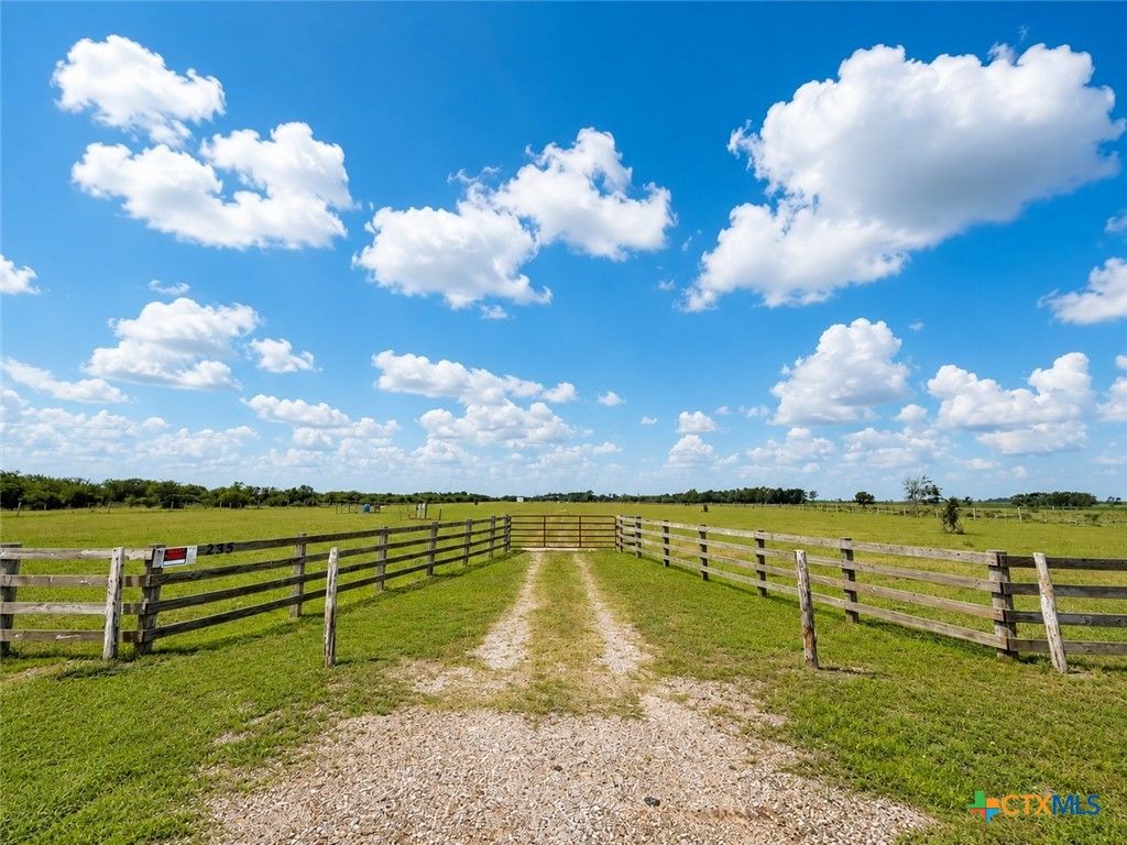 Image 1 of property listing at 255 Gin Road, Victoria, TX 77905