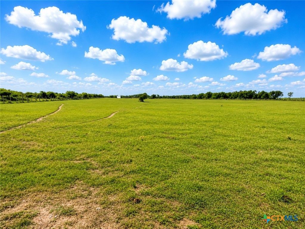 Image 2 of property listing at 255 Gin Road, Victoria, TX 77905