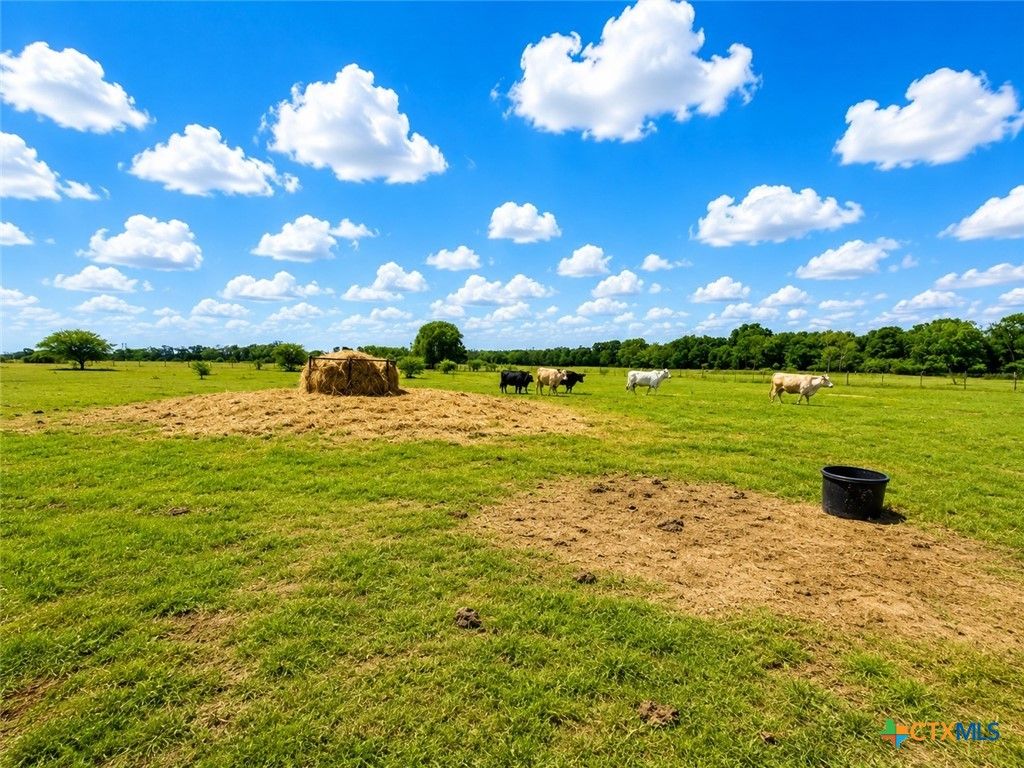 Image 3 of property listing at 255 Gin Road, Victoria, TX 77905