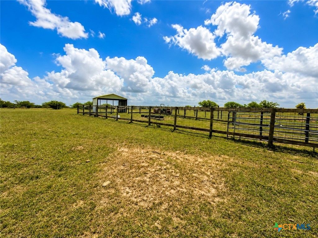 Image 5 of property listing at 255 Gin Road, Victoria, TX 77905