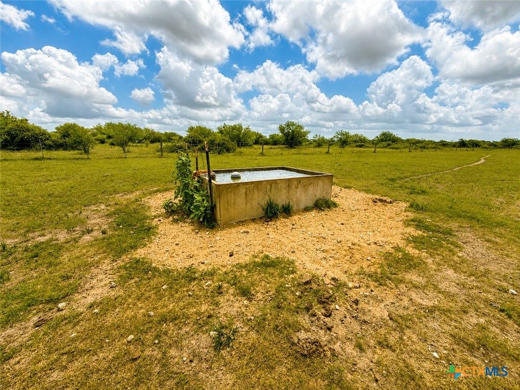 Image 7 of property listing at 255 Gin Road, Victoria, TX 77905