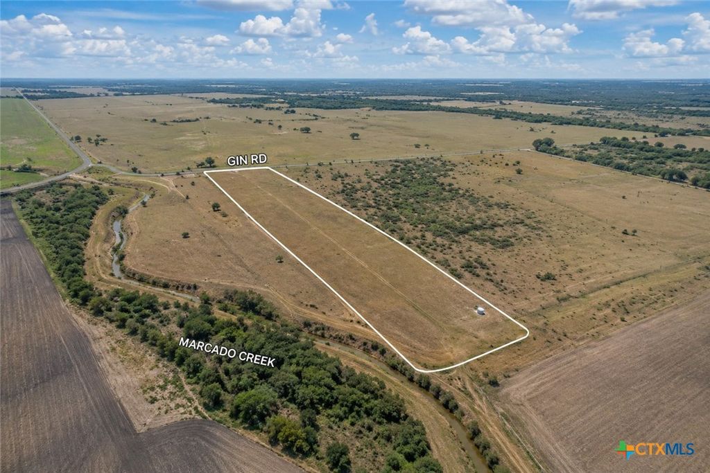 Image 9 of property listing at 255 Gin Road, Victoria, TX 77905
