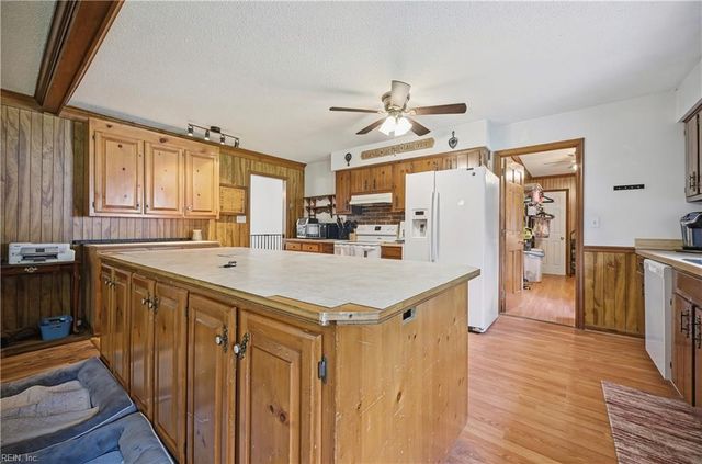110 Bayberry LN, Yorktown, VA 23693
