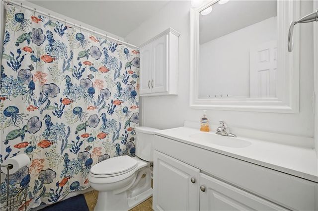 110 Bayberry LN, Yorktown, VA 23693