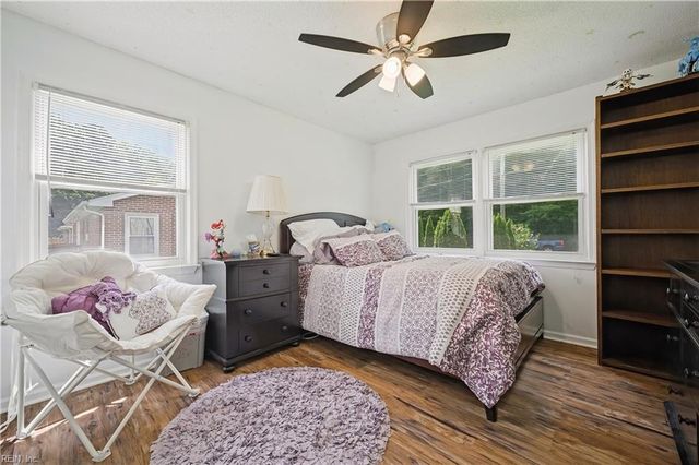 110 Bayberry LN, Yorktown, VA 23693