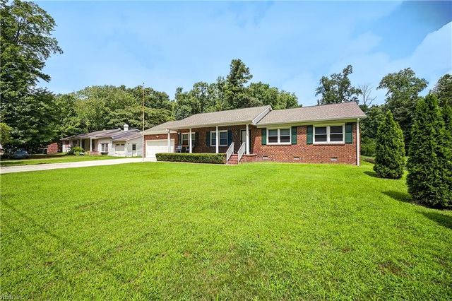 110 Bayberry LN, Yorktown, VA 23693