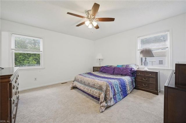 110 Bayberry LN, Yorktown, VA 23693
