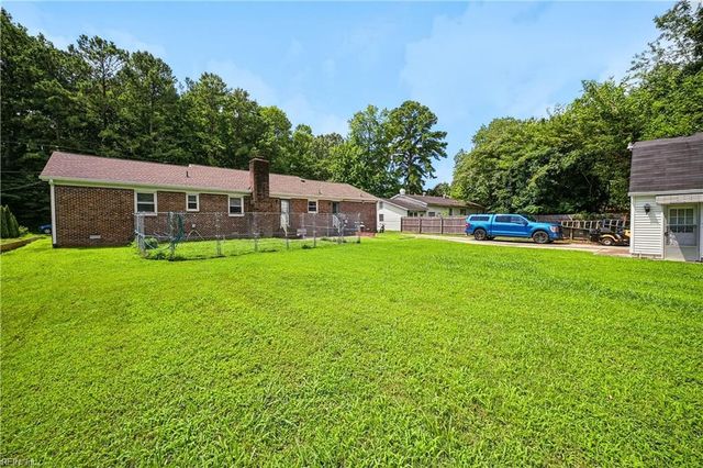 110 Bayberry LN, Yorktown, VA 23693