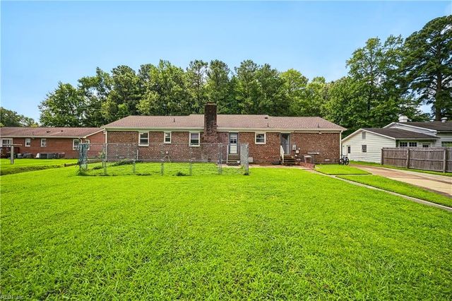 110 Bayberry LN, Yorktown, VA 23693