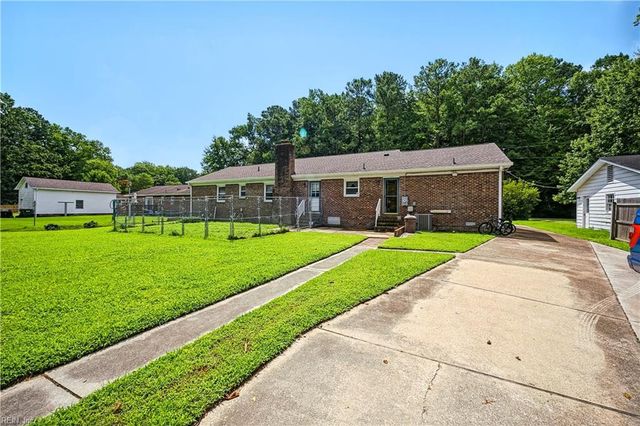 110 Bayberry LN, Yorktown, VA 23693