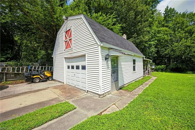 110 Bayberry LN, Yorktown, VA 23693