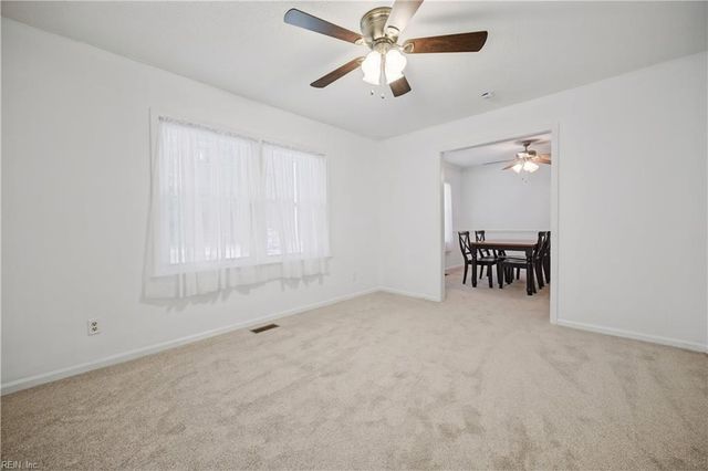 110 Bayberry LN, Yorktown, VA 23693
