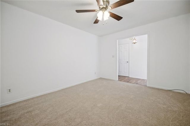 110 Bayberry LN, Yorktown, VA 23693