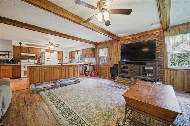 110 Bayberry LN, Yorktown, VA 23693